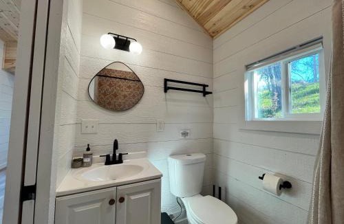 Coarsegold House | Yosemite Chalet, Spacious Tiny Home with Mountain Views!