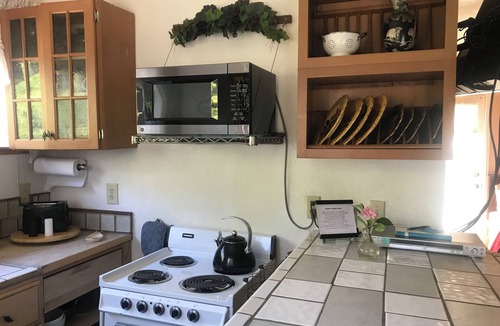 Yosemite Forks Cottage | Yosemite Creekside Cottage Oakhurst - Bass Lake Pet Friendly