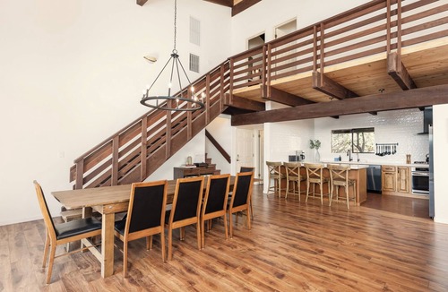 Oakhurst House | Yosemite Sunrise House with hot tub/views/game room!