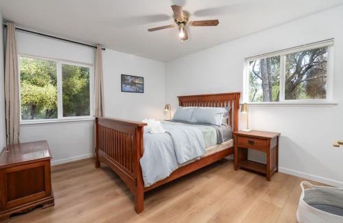 Mariposa House | Yosemite Sunrise Retreats - 2 Homes, 4000 Sqft, Epic Family Reunion