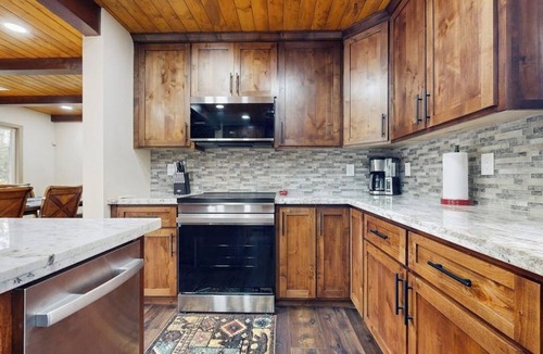 Bass Lake House | Your Perfect Lakeside Getaway with a private dock on Bass Lake