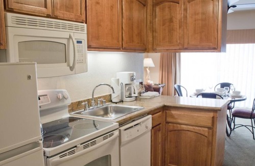 Avila Beach Resort | Your Relaxing Getaway Awaits! Full Kitchen, Onsite Pool, Free Parking