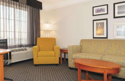 Guasti House | Your Relaxing Getaway Awaits! 2 Pet-Friendly Units Close to Golden Oak Park!