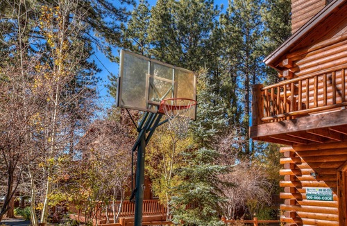 Upper Moonridge Cabin | Your Ultimate Family Getaway in Big Bear!