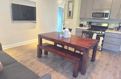 Oak Center Apartment | Zen 2 Bedroom/1 Bath with Offstreet Parking - Mins to San Francisco, Berkeley