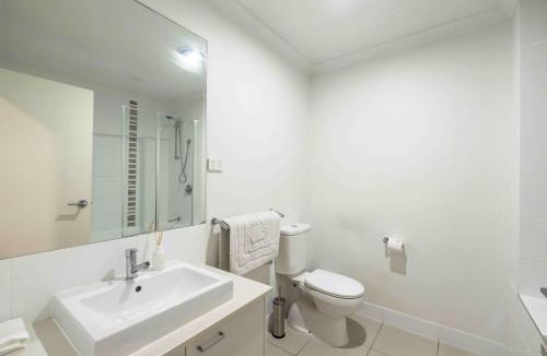 Gold Coast House | Zen Garden - Serene Townhouse
