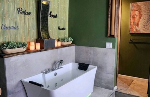 Midtown Apartment | Zen Retreat-jacuzzi, Kitchenette, Walk to fun