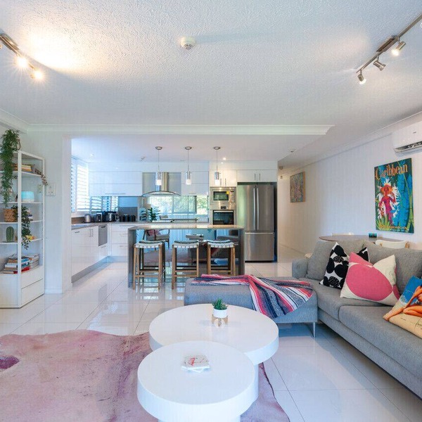 Beachside Garden 2 bd w Courtyard, Pool, Gym, Steps from Beach and Pavilion