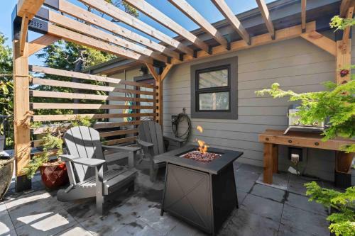 Suite Ucluelet - Romantic Couples Getaway-Sauna!