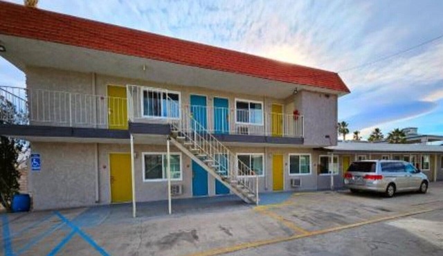 1 Bedroom Apartment with Kitchen