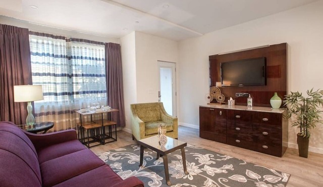 1-Bedroom with Cali King Size Bed in San Diego