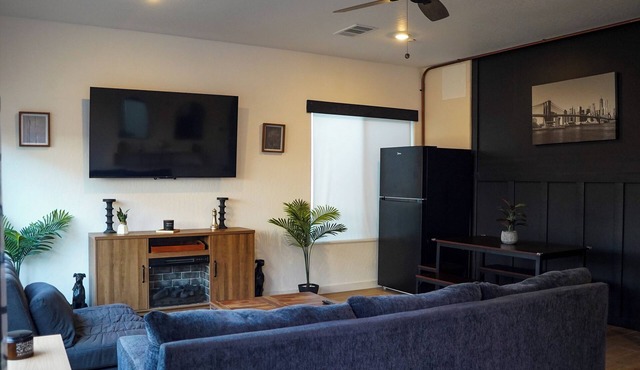 1 BR APT/Near Navy Base/Private Washer Dryer