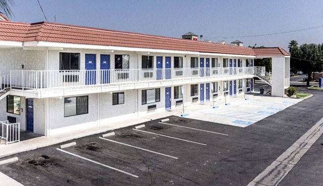 1 King Bed | Smoking, Micfridge
