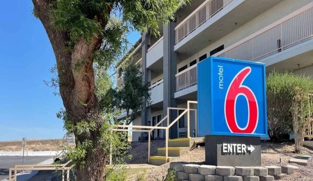 1 King Bed|Suite,Non-Smoking