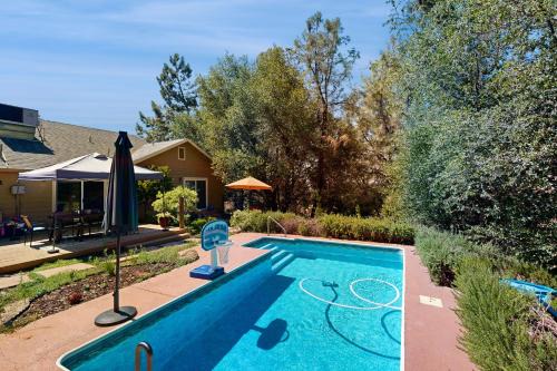 1 Mi to Lake Tulloch: Home w/Patio Oasis & Pool