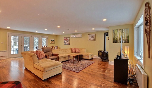 15 min from the Mont Tremblant Ski Hills, Perfect for Families and Friends ! in La Conception
