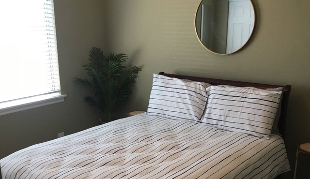 1bd/1ba, sleeps 4 + Everyday Essentials for Your Stay + Pet-Friendly!