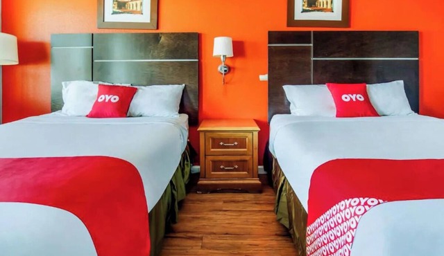 2 Affordable Rooms with 2 Queen Beds Perfect for Families Exploring Ridgecrest