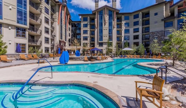 2 BDR Family Resort Condo with Pool Lounge & Mountain Views
