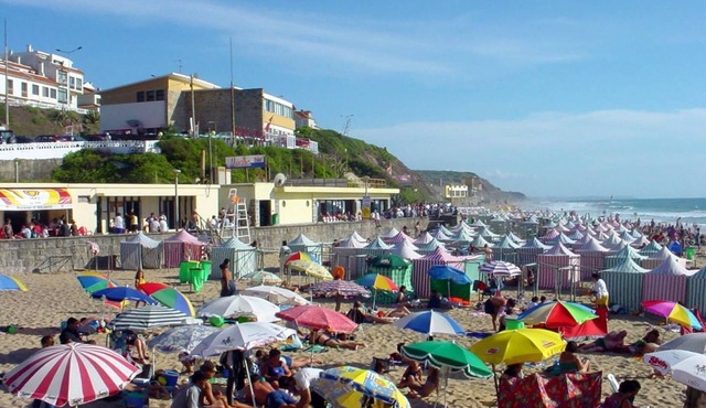 2 Bedroom Apartment a Walk from the Beach of Praia da Areia Branca.
