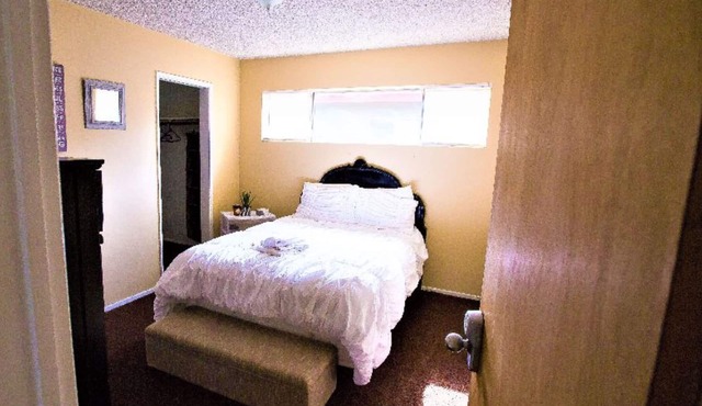 2 Bedroom Gated Townhouse with Private Entrance In Downtown Bakersfield