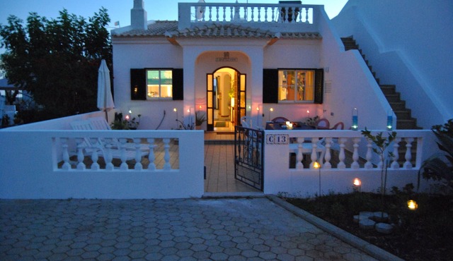 2 bedroom house in quiet village near Lagos and sea