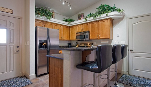 2 Bedroom Villa, King Bed 44' Deep Garage with Community Pool