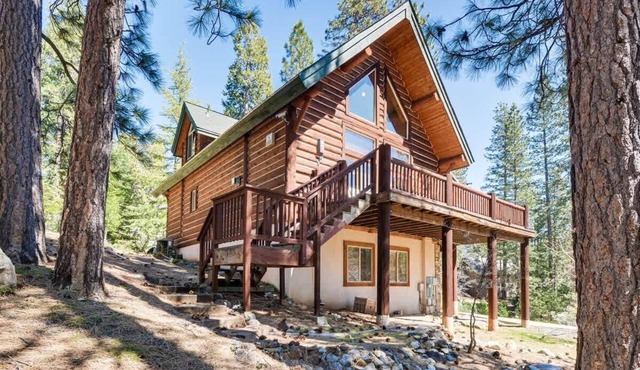 2 Cabins! Sleeps 17, Ping Pong, Gas Fire Pit & BBQ