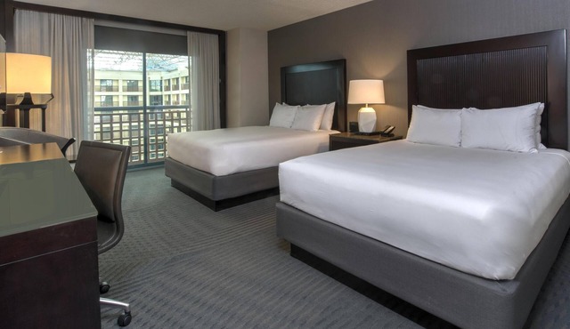 2 Connecting Suites at a 4⭐️ Hotel
