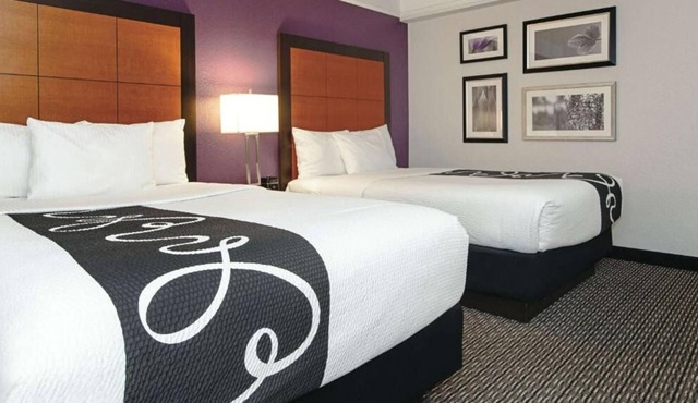 2 Double Beds Deluxe Rm at La Quinta Inn & Suites by Wyndham Ontario Airport