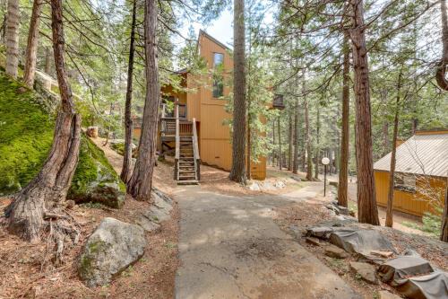 2 Mi to Dorabella Cove: Dog-Friendly Townhouse!