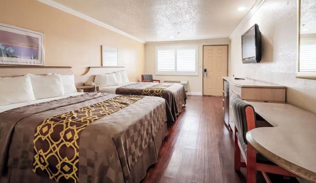 2 Simple, Budget Friendly Rooms Perfectly Situated by Corcoran Train Station