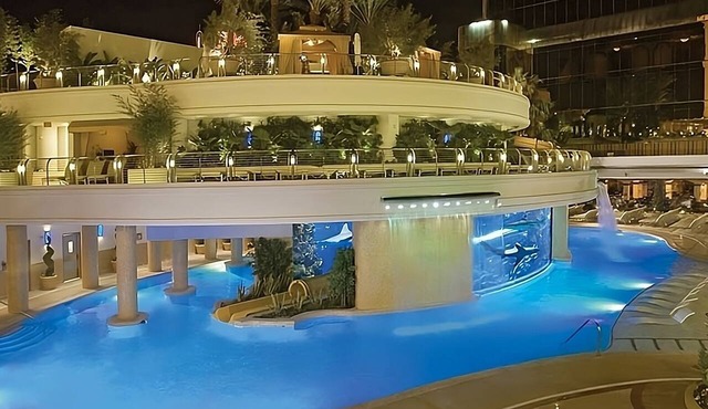 2 x Carson Tower - Deluxe King Room at Golden Nugget Las Vegas