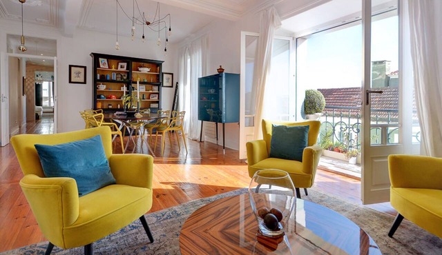 3-Bedroom Apartment with River Views by LovelyStay