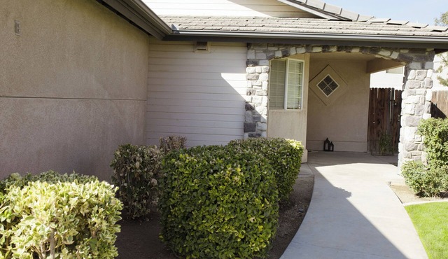 3-bedroom house in wonderful Bakersfield with WiFi, AC