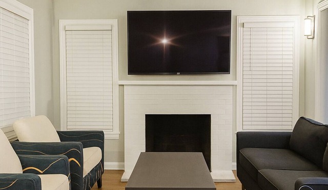 3-bedroom house with AC and Deck in Redwood City 2 free parking walk to Caltrain