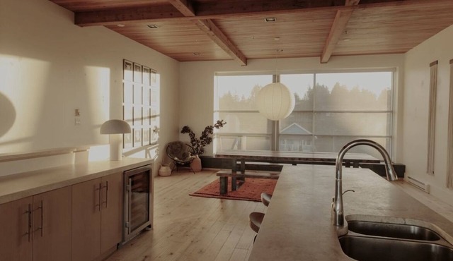 3 bedroom Penthouse with Inlet Views