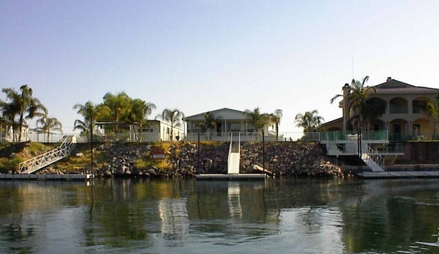 3 Bedroom Waterfront Colorado River Home with Private Dock!