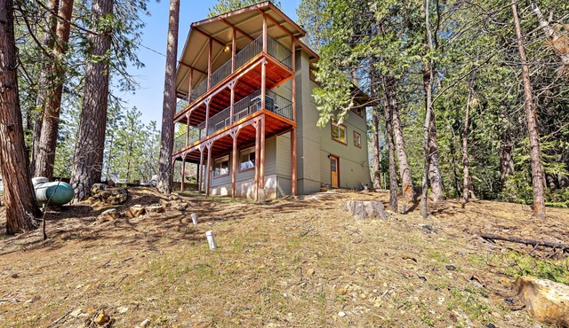 3-story home w/private pool table, game room, heated pool, private lake access