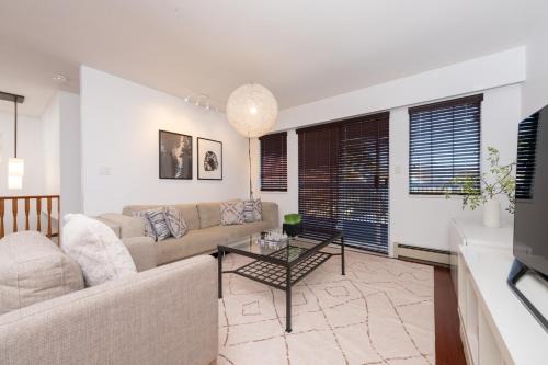 3BR Near Commercial Dr 10 min to Downtown