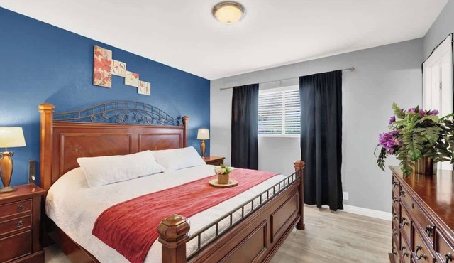 3BR Retreat w/BBQ, Pool & Close to Las Vegas Fun