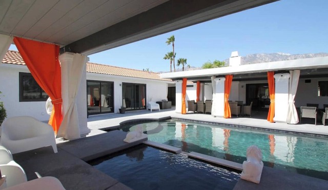 4 Bedroom Modern Home, Pool+Spa+Guest House!