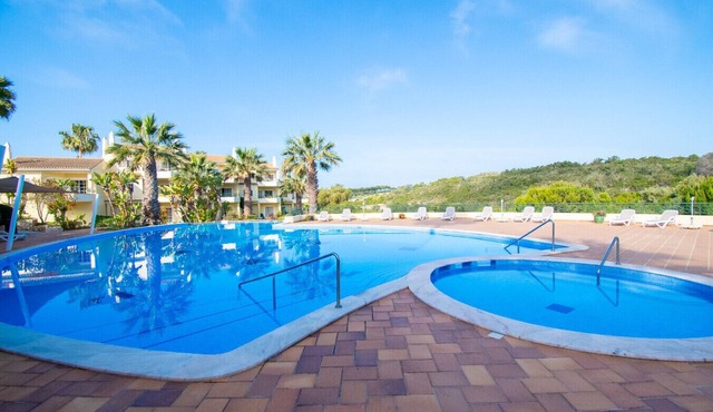 49 Presa da Moura Superbly 2 Bed Townhouse Close to Carvoeiro