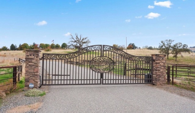 5-bedroom resort in charming Friant CA with amazing outdoor amenities.