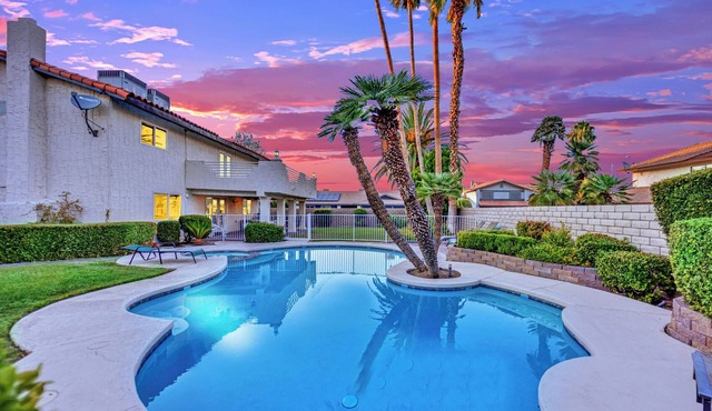 5 Mins to Strip Vegas Villa Pool Yard Gather Fun!