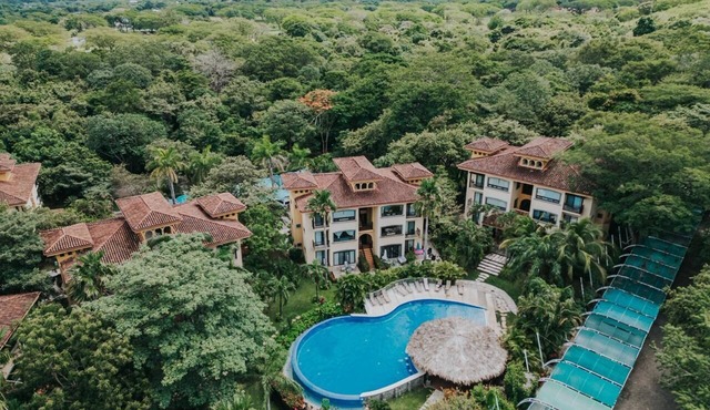 5 minutes from Tamarindo! Beautiful apartment for families