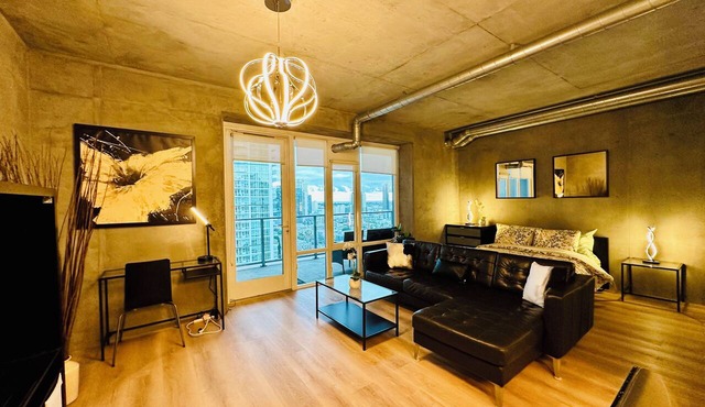 "5% Special Rate Discount" High-Rise Lovely & Spacious Condo - Family Friendly