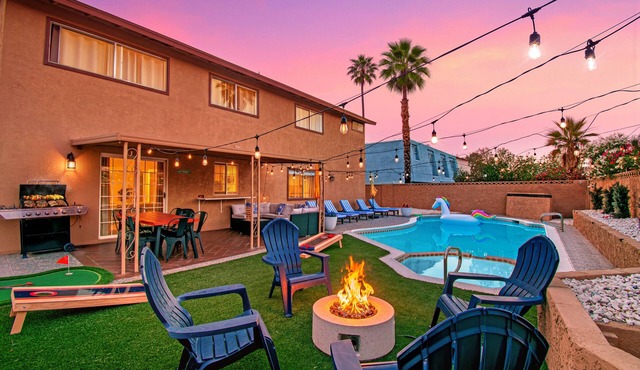 5BR Luxury: Heated Pool, Hot Tub, Game Room & BBQ - 10 Min to Las Vegas Strip