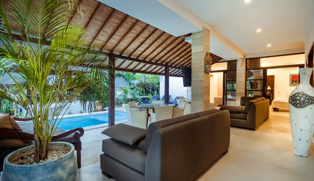 7 Bdrm - Seminyak - Last Minute Deal 50%+ OFF! FRIENDLY, AMAZING VALUE!