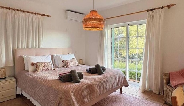 A charming villa with saltwater pool, garden & terrace. 5 minutes from Lagos